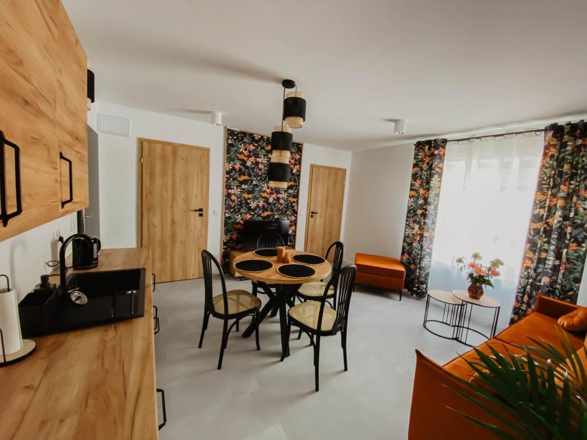 Appartement Cztery Pory Roku à Wiele Extérieur photo